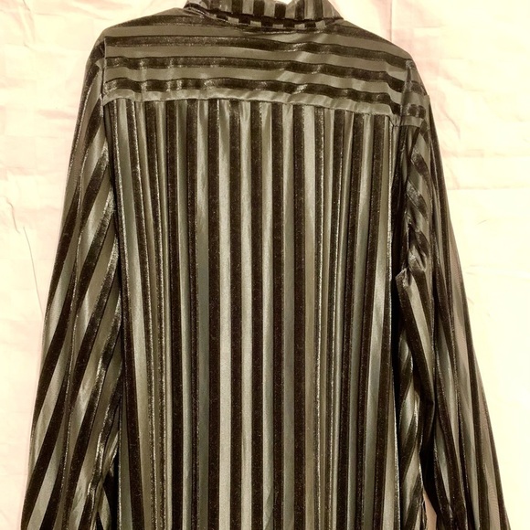 Button-Down Semi-See thru blouse - Picture 4 of 5